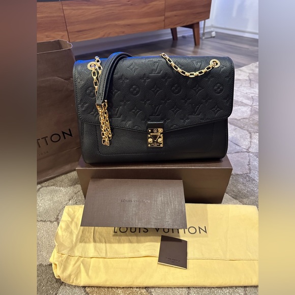 LOUIS VUITTON
Empreinte Saint Germain MM Black